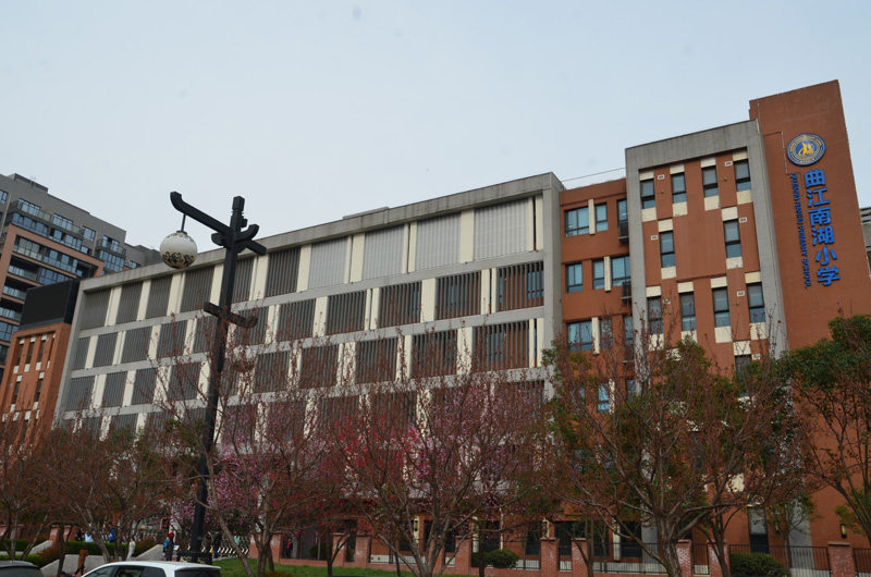 �����Ϻ�С�W ����崩�װ��~